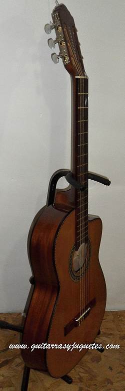 guitarra de Paracho de cedro con pinabete modelo CGCE con curva